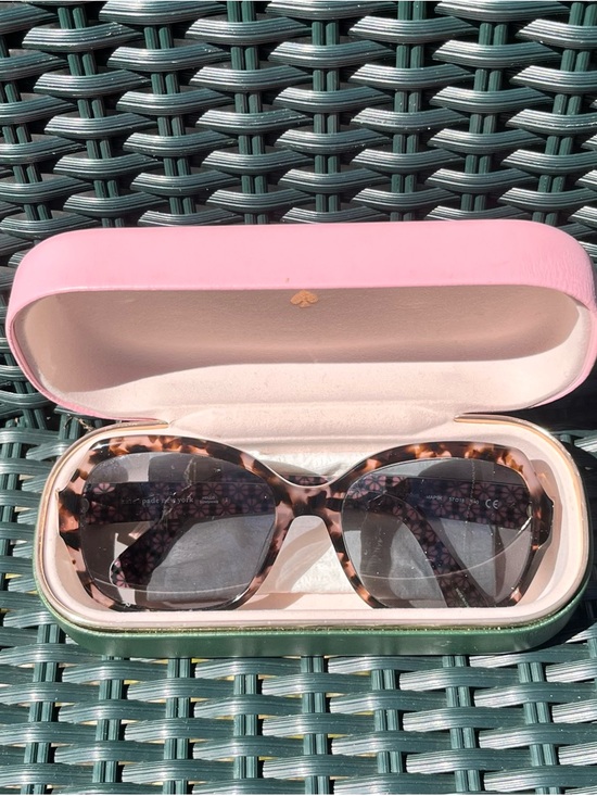 kate spade Accessories - Kate Spade Amberlynn Sunglasses w/ Case